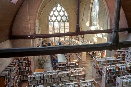 intérieur de la bibliothèque Adultes