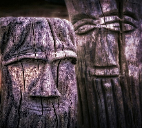 statues en bois divinites